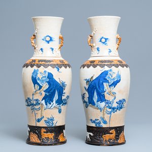 A pair of Chinese Nanking crackle-glazed vases with Li Tieguai, 19th C. — photo 1