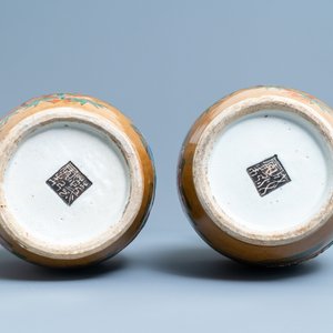 A pair of Chinese Nanking crackle-glazed vases with moulded design of Li Tieguai, 19th C. — 照片 6