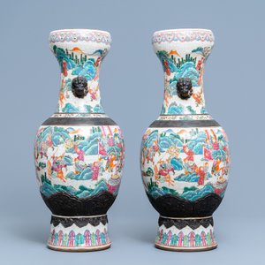 A pair of Chinese Nanking famille rose crackle-glazed 'warrior' vases, 19th C. — photo 2