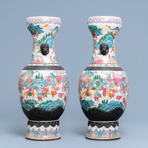 A pair of Chinese Nanking famille rose crackle-glazed 'warrior' vases, 19th C. — photo 4
