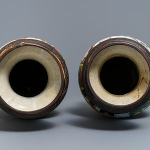A pair of Chinese Nanking famille rose vases, 19th C. — 照片 5