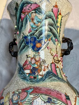 A pair of Chinese Nanking famille rose vases with narrative design, Chenghua mark, 19th C. — photo 13