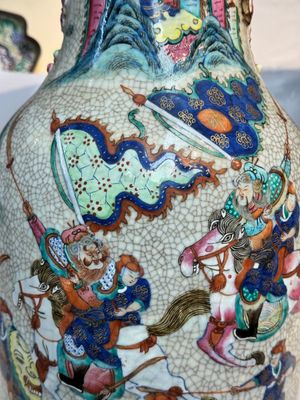 A pair of Chinese Nanking famille rose vases with narrative design, Chenghua mark, 19th C. — photo 7