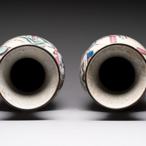 A pair of Chinese Nanking famille rose vases with narrative design, Chenghua mark, 19th C. — photo 5