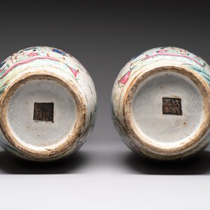 A pair of Chinese Nanking famille rose vases with narrative design, Chenghua mark, 19th C. — photo 6