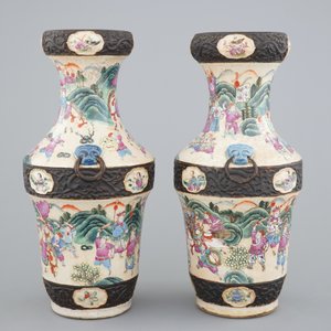 A pair of Chinese Nanking famille rose vases with warrior scenes, 19th C. — 照片 2