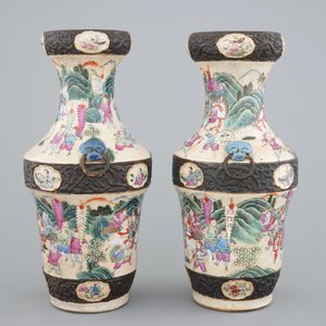 A pair of Chinese Nanking famille rose vases with warrior scenes, 19th C. — 照片 4