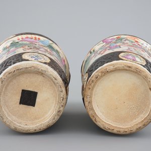 A pair of Chinese Nanking famille rose vases with warrior scenes, 19th C. — 照片 5