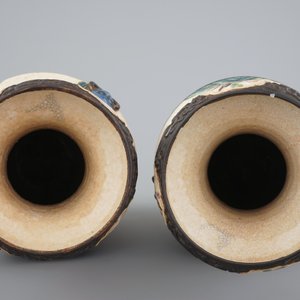 A pair of Chinese Nanking famille rose vases with warrior scenes, 19th C. — 照片 6