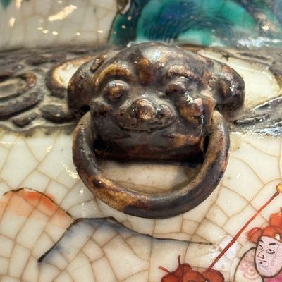 A pair of Chinese Nanking famille rose 'Warriors' vases — photo 6