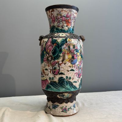 A pair of Chinese Nanking famille rose 'Warriors' vases — photo 25