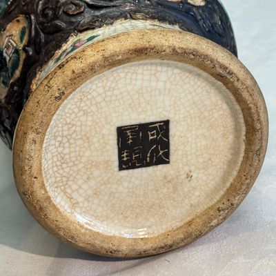 A pair of Chinese Nanking famille rose 'Warriors' vases — photo 32