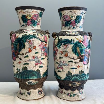 A pair of Chinese Nanking famille rose 'Warriors' vases — photo 1