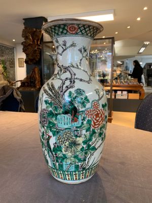 A pair of Chinese Nanking famille verte crackle-glazed vases, a famille rose vase and a blue and white celadon-ground vase, Chenghua mark, 19th C. — photo 20