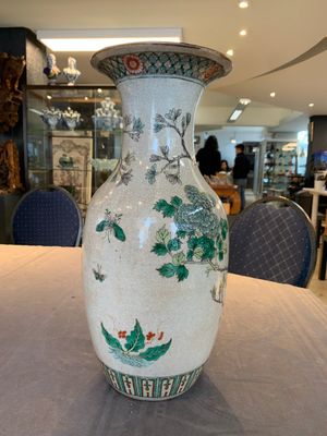 A pair of Chinese Nanking famille verte crackle-glazed vases, a famille rose vase and a blue and white celadon-ground vase, Chenghua mark, 19th C. — photo 3