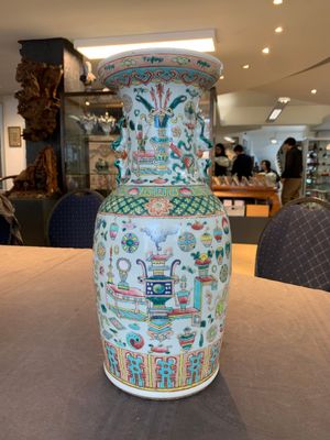 A pair of Chinese Nanking famille verte crackle-glazed vases, a famille rose vase and a blue and white celadon-ground vase, Chenghua mark, 19th C. — photo 7