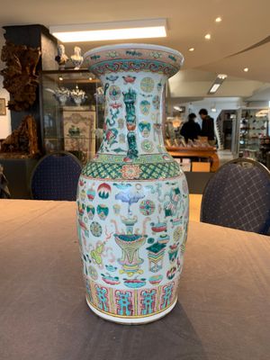 A pair of Chinese Nanking famille verte crackle-glazed vases, a famille rose vase and a blue and white celadon-ground vase, Chenghua mark, 19th C. — photo 8