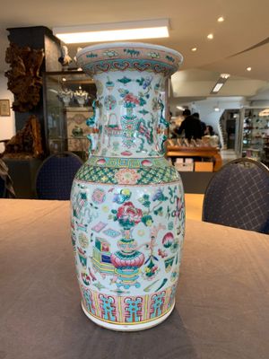 A pair of Chinese Nanking famille verte crackle-glazed vases, a famille rose vase and a blue and white celadon-ground vase, Chenghua mark, 19th C. — photo 9