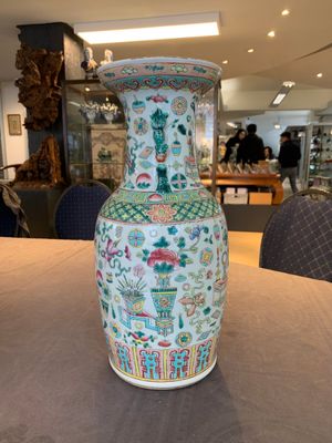 A pair of Chinese Nanking famille verte crackle-glazed vases, a famille rose vase and a blue and white celadon-ground vase, Chenghua mark, 19th C. — photo 10