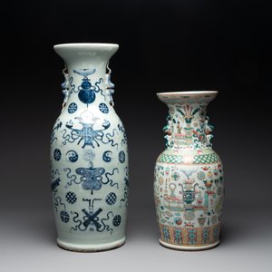 A pair of Chinese Nanking famille verte crackle-glazed vases, a famille rose vase and a blue and white celadon-ground vase, Chenghua mark, 19th C. — photo 2