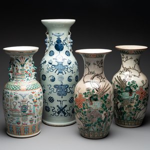 A pair of Chinese Nanking famille verte crackle-glazed vases, a famille rose vase and a celadon-ground blue and white vase, Chenghua mark, 19th C. — photo 1