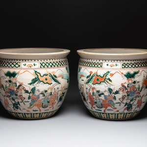 A pair of Chinese Nanking famille verte 'warriors' fish bowls, 19th C. — photo 1