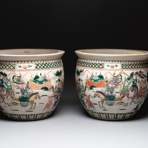 A pair of Chinese Nanking famille verte 'warriors' fish bowls, 19th C. — photo 2