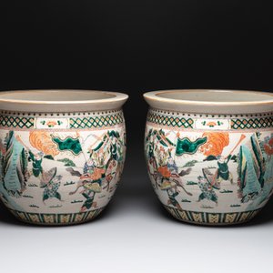 A pair of Chinese Nanking famille verte 'warriors' fish bowls, 19th C. — photo 3