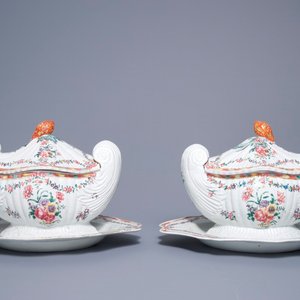 A pair of Chinese neoclassical famille rose tureens on stands, Qianlong — photo 1
