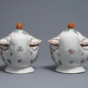 A pair of Chinese neoclassical famille rose tureens on stands, Qianlong — photo 6