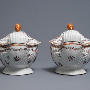A pair of Chinese neoclassical famille rose tureens on stands, Qianlong — photo 8