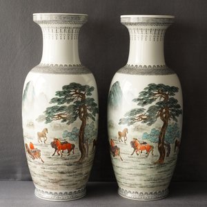 A pair of Chinese 'nine horses' vases and three famille rose jardinières, Republic, 20th C. — photo 19