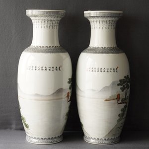 A pair of Chinese 'nine horses' vases and three famille rose jardinières, Republic, 20th C. — photo 20