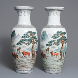 A pair of Chinese 'nine horses' vases and three famille rose jardinières, Republic, 20th C. — photo 2