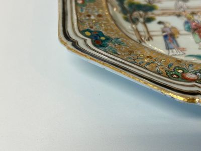 A pair of Chinese octagonal famille rose 'mandarin subject' dishes, Qianlong — 照片 7