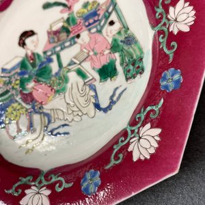 A pair of Chinese octagonal famille rose 'ruby border' plates, Yongzheng — photo 7