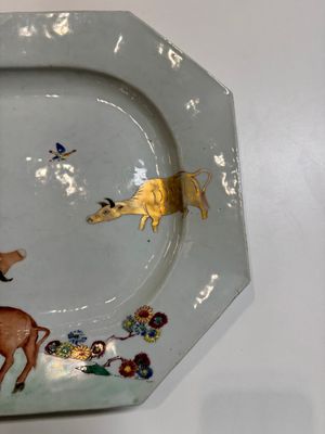 A pair of Chinese octagonal famille rose 'water buffalo' dishes, Qianlong — 照片 7
