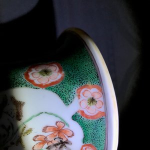 A pair of Chinese octagonal famille verte vases with birds and flowers, Kangxi — photo 18