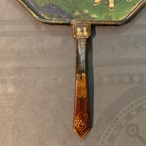 A pair of Chinese octagonal lacquer-handled fans, Canton, 19th C — photo 9