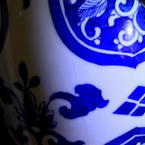 A pair of Chinese olive-shaped blue and white covered jars, Kangxi — 照片 17