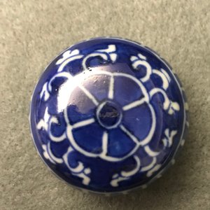 A pair of Chinese olive-shaped blue and white covered jars, Kangxi — 照片 7