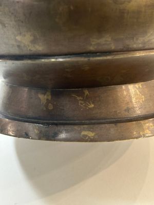 A pair of Chinese or Vietnamese gold-splashed bronze garlic-mouth 'dragon' vases, with seal mark, 17/18th C. — foto 20