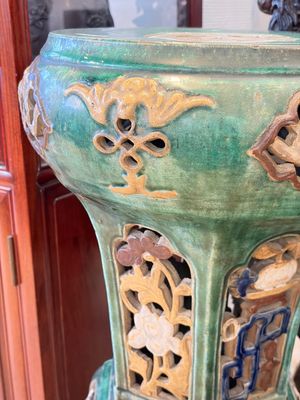 A pair of Chinese or Vietnamese polychrome-glazed pottery stands, 19th C. — photo 3