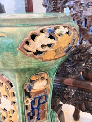 A pair of Chinese or Vietnamese polychrome-glazed pottery stands, 19th C. — photo 4