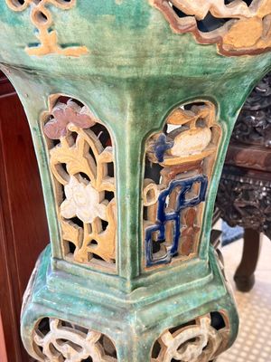 A pair of Chinese or Vietnamese polychrome-glazed pottery stands, 19th C. — photo 5
