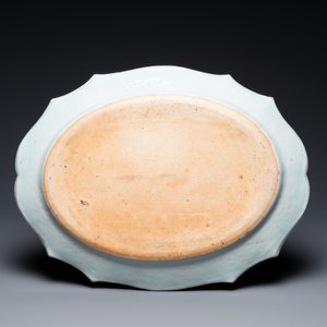 A pair of Chinese oval famille rose dishes with a lady in a garden, Qianlong — photo 5