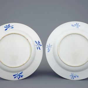 A pair of Chinese overglaze blue and gilt eggshell porcelain plates, Yongzheng, 1723-1735 — 照片 2