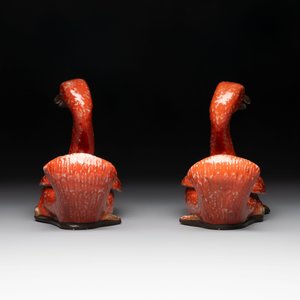 A pair of Chinese partly gilt coral-red-glazed models of ducks on wooden stands, 20th C. — photo 4