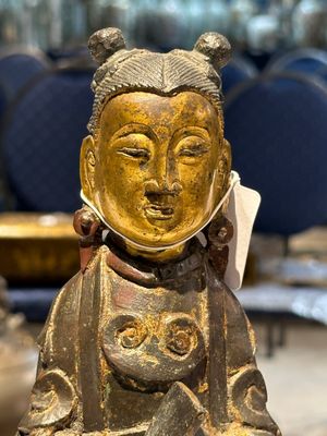 A pair of Chinese partly lacquered and gilt bronze figures of female attendants, Ming — photo 14
