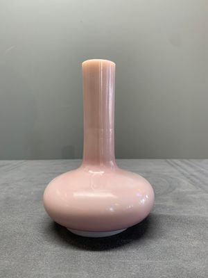 A pair of Chinese pink Peking glass bottle vases, Qing — photo 11